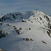 Blick von der Albert-Heim-Hütte (2543m) zum nahem Hügelchen Auf den Stöcken (2591m). Da wussten wir noch nicht dass das anderntags unser einziger Gipfel wegen dem Sturm bleiben wird ;-(