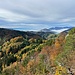 Die Herbst-Sicht in quintessenzielle Teile des Jura (Roggen und 1. Jurakette, mit Schwengimatt und Chamben), 