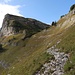 Aufstieg von der Loserhütte. Durch die Felswand verläuft der Sisi-Klettersteig (D).