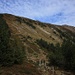 Blick von Wasserfallenegg zum Gipfelaufbau. Entweder weglos direkt aufsteigen oder nach links mit Markierungen zum Gipfel aufsteigen.