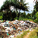 TAG 3 (30.10.):<br /><br />Wie überall auf den Komoren liegen verstreut bei Ortsrändern Abfallberge. Der Müll wird ab und zu angezündet und man sieht im Land immer wieder Rauchwolken von Moderfeuer.