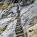 Die von Hand gemeisselte, ca. 30 m lange, ominöse Felsentreppe, die ins "Nichts" führt. Die Treppe führte vermutlich zu einem Erzausbiss, wo über Tag Erz abgebaut wurde. Das Alter der Treppe ist nicht bekannt. 