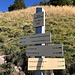 Sous Chaurionde - Am Wegabzweig ist neben dem namensgebenden Gipfel, Pointe de Chaurionde, u. a. die Station de la Sambuy ausgeschildert. 