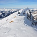 Blick vom Gipfelkreuz auf 2762m zum 1 Meter höheren Punkt vom Albristhorn