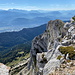 Chamechaude - Ausblick am Gipfel über steile Abbrüche hinweg ins ca. 1.800 m tiefer gelegene Tal der Isère.