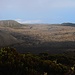 Tag 7 (3.11.) - Karthala:<br /><br />Aussicht in den nördlichen Teil der Caldera mit dem 1972 entstandenen Lavadom (links) und dem mächtigen Lavastrom der aus der nach Norden offenem Krater floss.