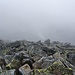 Abstieg im Nebel – kaum Sicht, schwierige Orientierung – zum Glück Steinmänner und Markierungen<br />