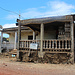 Tag 9 (5.11.):<br /><br />Haus der komorischen Télécom in Ourovéni; viele Gebäude auf den Komoren sind auf einfachste Weise mit zusammengepfastereem Beton gebaut.