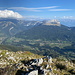 Charmant Som - Ausblick am Gipfel, u. a. zum Dent de Crolles und dem davor gelegenen Roc d'Arguille (1.768 m).