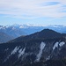 Ganz im Osten zeigt sich das Tote Gebirge (Zoom).