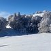Bei P1289m; ein Skifahrer macht sich bereit für den Aufsteig zum Mont Sujet, Sommet Est.<br /><br />