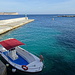 Comino (im Hintergrund) ist autofrei, und kann vom Norden Maltas mit kleinen Booten in 15 bis 20 min. erreicht werden.