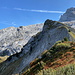 Unterwegs zwischen Col de l'Oulettaz und Pointe des Delevrets - Ausblick unweit des Gipfels, u. a. mit Pointe Percée und Pointe de Rouelletaz.