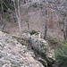 Abstieg vom Felsen Felsen F4 durch die Rinne rechts unten.