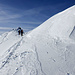 Wer die Skier hinauf trägt darf dann auch eine steile Abfahrt geniessen ;-)