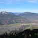 Vom Eckenberg hat man einen herrlichen Blick über das Loisachtal in die Ammergauer Alpen.