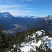 Über Garmisch-Partenkirchen erhebt sich die mächtige Zugspitze.