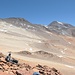 unser namenloser Gipfel auf 5300m wird umringt von hohen 5000ern. Auch hier gibt es durch die Minen noch Fahrspuren