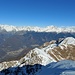 Cima del monte Lago: dai monti della val Masino fino al Bernina con la nuvola  (foto del socio).
