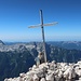Das schiefe Gipfelkreuz am Jôf di Montasio.
