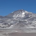 Anfahrt an den Ojos. Hell leuchtend der 50cm niedrigere Argentiner-Gipfel 