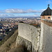 Mont Saint-Étienne, Citadelle de Besançon - Blick vom westlichen Wehrgang. Links ist auch der Parc Chamars zu erahnen, wo sich der Ausgangs- und Endpunkt unserer "Wanderung durch Besançon" befindet.