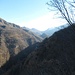 Uno sguardo all’indietro sulla tortuosa valle percorsa dal Torrente Esino.