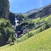 bald haben wir Einblick in die (ersten der) imposanten Wasserfälle des Tschinglenbaches