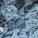 schöne Eiskaskaden entlang des Aufstiegsweges