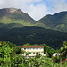 Die Tour findet unter der "Aufsicht" des höchsten Berges von Guadeloupe und auch der Kleinen Antillen statt: La Soufrière (1467m). Seine Besteigung habe ich hier beschrieben: [tour139675 La Soufrière (1467m) - Höchster Berg der Kleinen Antillen].