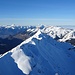 Gipfelblick zum zweiten Gipfelziel. Dazwischen liegt die Pointe de la Chenau, welche ebenfalls regelmässig mit Ski gemacht wird.
