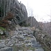 Der Okertal-Wanderweg passiert die Adlerklippen, ein größeres Felsengelände, das zu allerlei Klettereien einlädt, und über das ich einen eigenen [tour177074 hikr-Bericht] geschrieben habe.