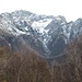 Arrivati alla Bocchetta di Calivazzo (da cui si scende alla Val Meria e Valle d’Era) si ha una bella vista sul versante ovest del Grignone (Vallone del Releccio) dove spicca il Rifugio Bietti. A destra il Sasso Cavallo e il Sasso dei Carbonari.