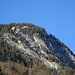 das Gipfelkreuz Gross Turren (in der Vergrösserung gut sichtbar) auf 1555 m, oberste Felskanzel links der LSB
