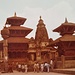 Erste Eindrücke von Patan (Lalitpur). Die Tempel beeindruckten mich durch die vielen kunstvollen Schnitzereien.