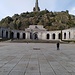 .. Impressionen 6 ..<br />Der Rundbogen in der Mitte ist der Eingang zur Fels-Basilika