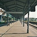 Bahnhof Meiningen. Der Personenverkehr auf der Süd-Thüringen-Bahn wird 2003 ausschliesslich mit <a href="https://de.wikipedia.org/wiki/Stadler_Regio-Shuttle_RS_1" rel="nofollow">Stadler Regio-Shuttle RS 1</a> abgewickelt. (Aufnahme vom Fr. 08.08.2003)