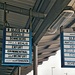 Interessante Anzeige der Destinationen im Bahnhof Meiningen. Sie dürften inzwischen durch digitale Anzeigen ersetzt worden sein… (Aufnahme vom Fr. 08.08.2003)