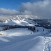 Nun geht es nach einem letzten Neuschneehang über das Skigebiet zurück ins Tal.