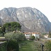 In arrivo al parcheggio, dove è d’obbligo un ultimo sguardo sulle verticali pareti del Sasso di San Martino, dove si è svolta la nostra escursione odierna.