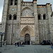 Ávila: Die asymmetrische Fassade der Kathedrale ..