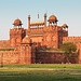 Das durch seine Grösse beeindruckende "Red Fort" aus der Mogulzeit des 17. JH in Dehli (Quelle Wikipedia, Autor Persona77)