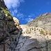 Im Aufstieg zum Zawrat - Steiler Fels und Stahlketten prägen den "Weg" hinauf Pass und geben einen Vorgeschmack auf die Orla Perć.
