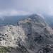Gipfelblick vom Begunjski vrh zum Cmir, rechts das Abstiegstal.