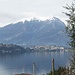 Oltre il promontorio di Bellagio, sul ramo comasco del lago, spiccano il Crocione e il Monte di Tremezzo.