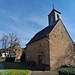 Das kleine Höningen hat sich erst im Laufe des 19. Jahrhunderts aus einem noch winzigeren Weiler herausentwickelt. Dessen Keimzelle wiederum war das Augustinerchorherrenstift St. Peter. Hier die romanische Jakobskirche.