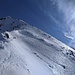 Gipfelrücken - geht anfangs noch gut mit Ski...