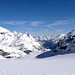 Das Rhonetal und die Berner Alpen sind bereits auszumachen. Links das Weisshorn