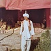 Der Autor am 10.6.1979 in Herat verkleidet als Afghani mit spezieller Kurta (Hemd), farbigem "Gilet", Sirwal (Schlotterhosen) und Turban. 