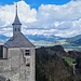 Blick vom Burgfried zur Kapelle